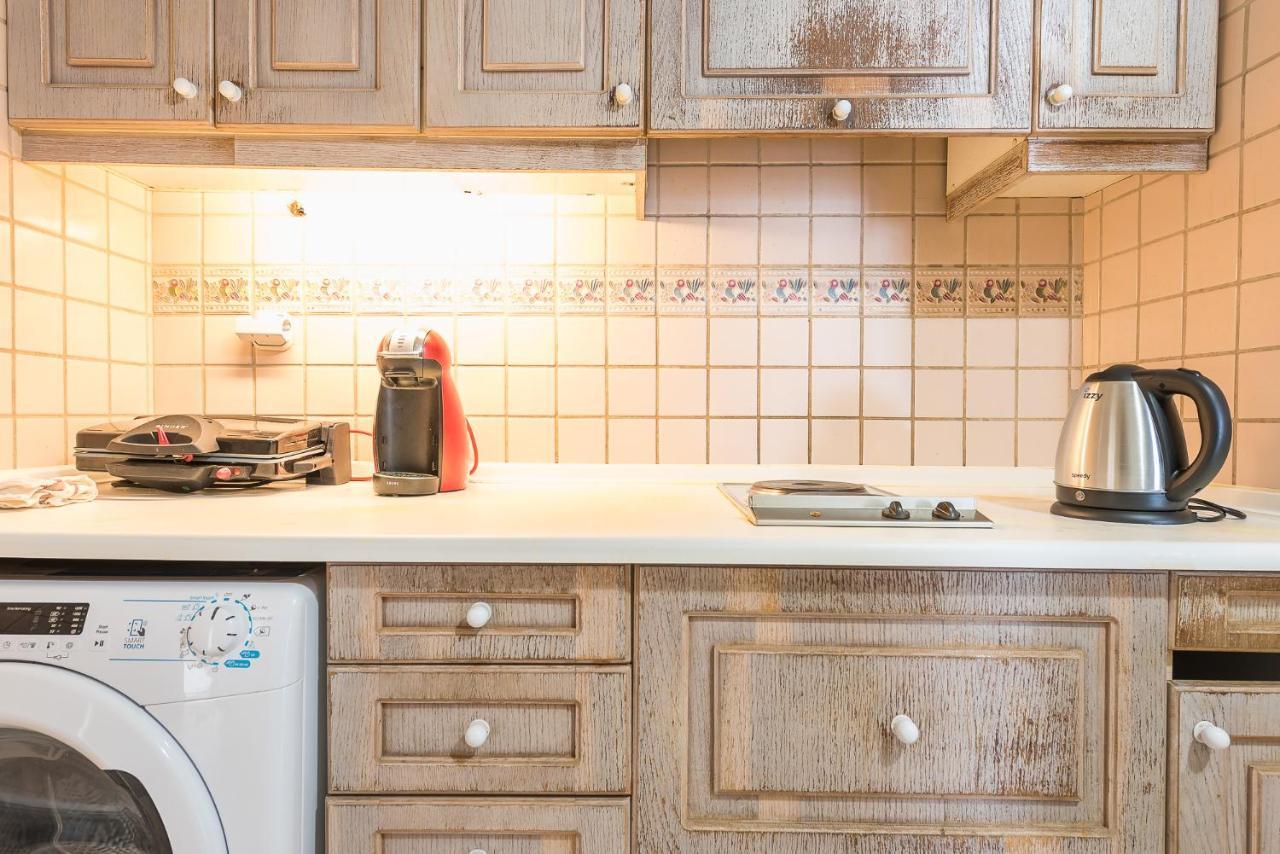 Victoria Capitan Apartments Атина Екстериор снимка