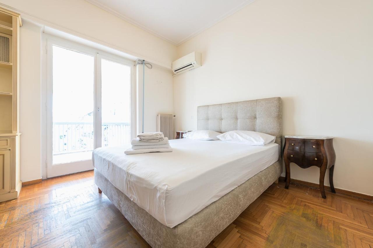 Victoria Capitan Apartments Атина Екстериор снимка
