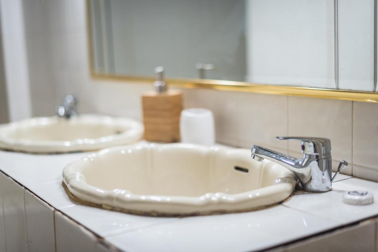 Victoria Capitan Apartments Атина Екстериор снимка