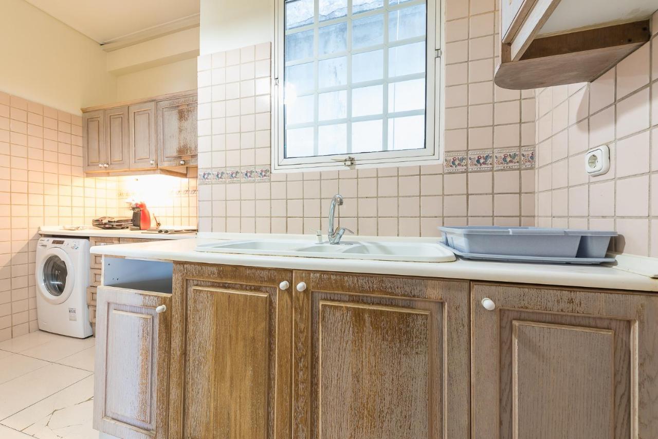 Victoria Capitan Apartments Атина Екстериор снимка